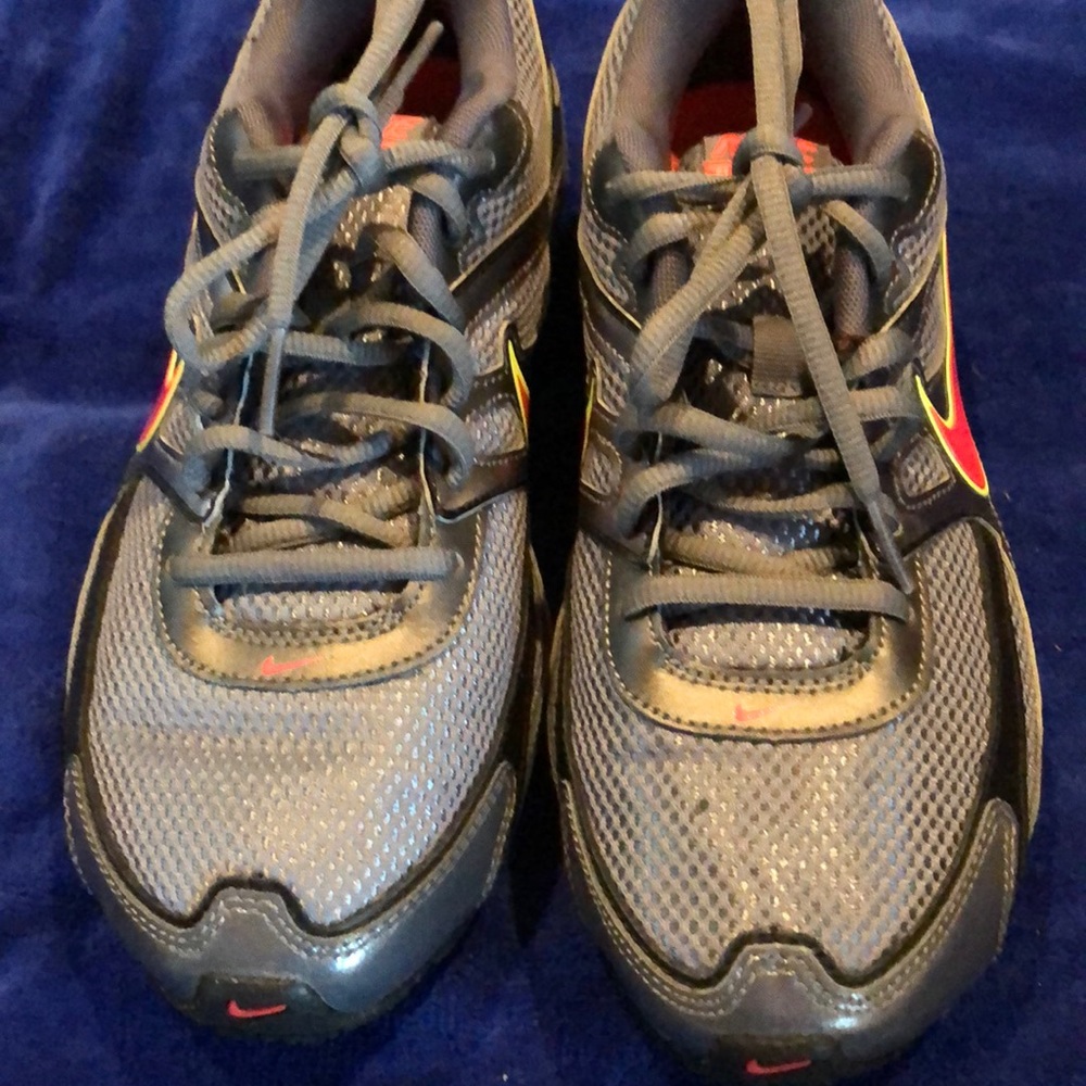 Nike NikeREAX sneakers. Worn twice. Like new.